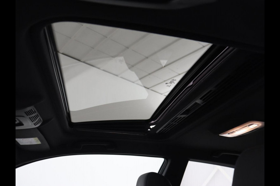 BMW 1-serie M140i High Executive | 2e eigenaar | Schuifdak | Leder | Harman/Kardon | Stoel & stuurverwarming | Camera | Carplay | Full LED | Navigatie