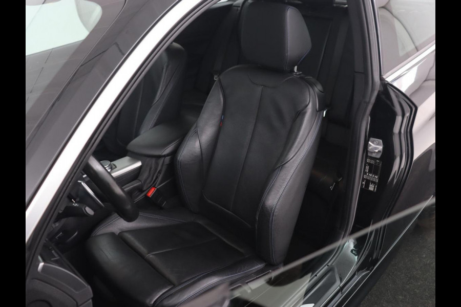 BMW 1-serie M140i High Executive | 2e eigenaar | Schuifdak | Leder | Harman/Kardon | Stoel & stuurverwarming | Camera | Carplay | Full LED | Navigatie
