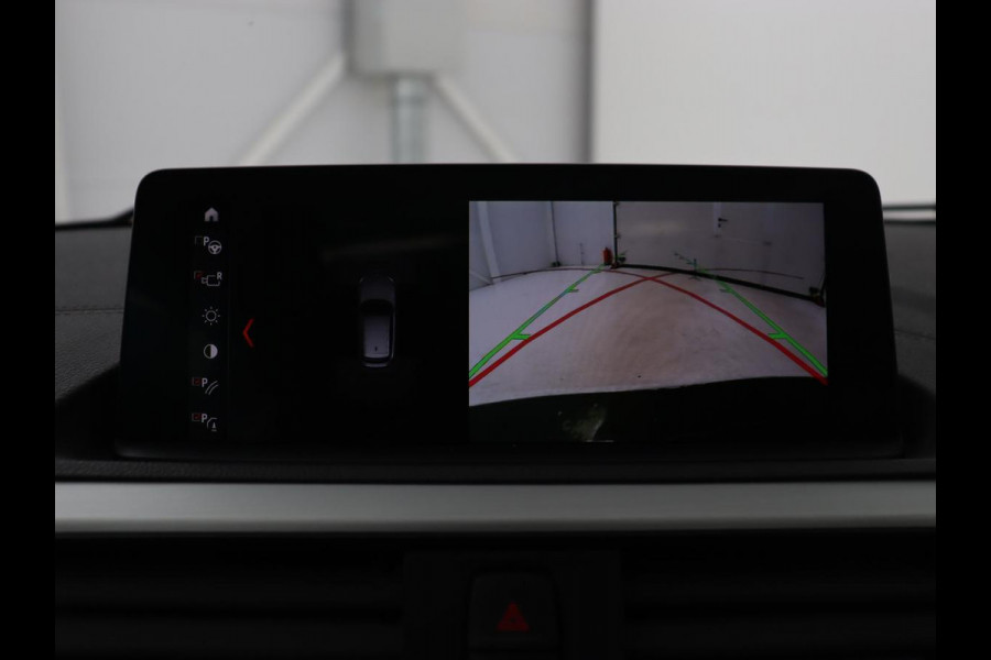 BMW 1-serie M140i High Executive | 2e eigenaar | Schuifdak | Leder | Harman/Kardon | Stoel & stuurverwarming | Camera | Carplay | Full LED | Navigatie