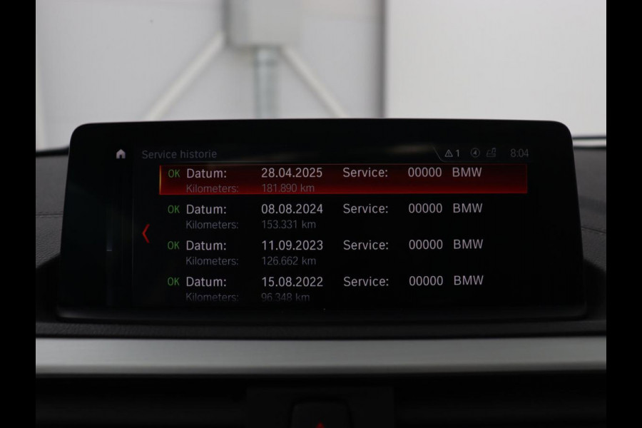 BMW 1-serie M140i High Executive | 2e eigenaar | Schuifdak | Leder | Harman/Kardon | Stoel & stuurverwarming | Camera | Carplay | Full LED | Navigatie