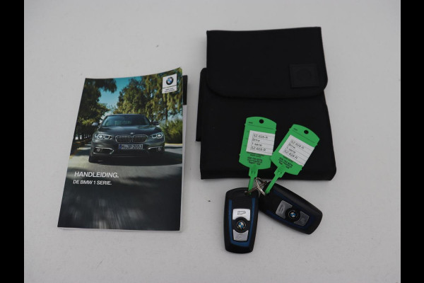 BMW 1-serie M140i High Executive | 2e eigenaar | Schuifdak | Leder | Harman/Kardon | Stoel & stuurverwarming | Camera | Carplay | Full LED | Navigatie