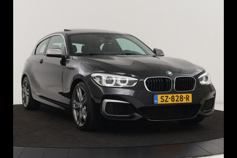 BMW 1-serie M140i High Executive | 2e eigenaar | Schuifdak | Leder | Harman/Kardon | Stoel & stuurverwarming | Camera | Carplay | Full LED | Navigatie