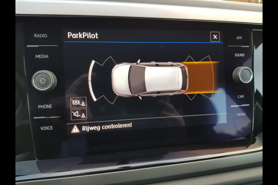 Volkswagen Polo 1.0 TSI DSG Comfortline Navigatie Airco Parkeer Sensoren Stoelverwarming Lichtmetalen Velgen Armsteun Led