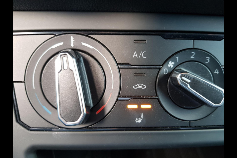 Volkswagen Polo 1.0 TSI DSG Comfortline Navigatie Airco Parkeer Sensoren Stoelverwarming Lichtmetalen Velgen Armsteun Led