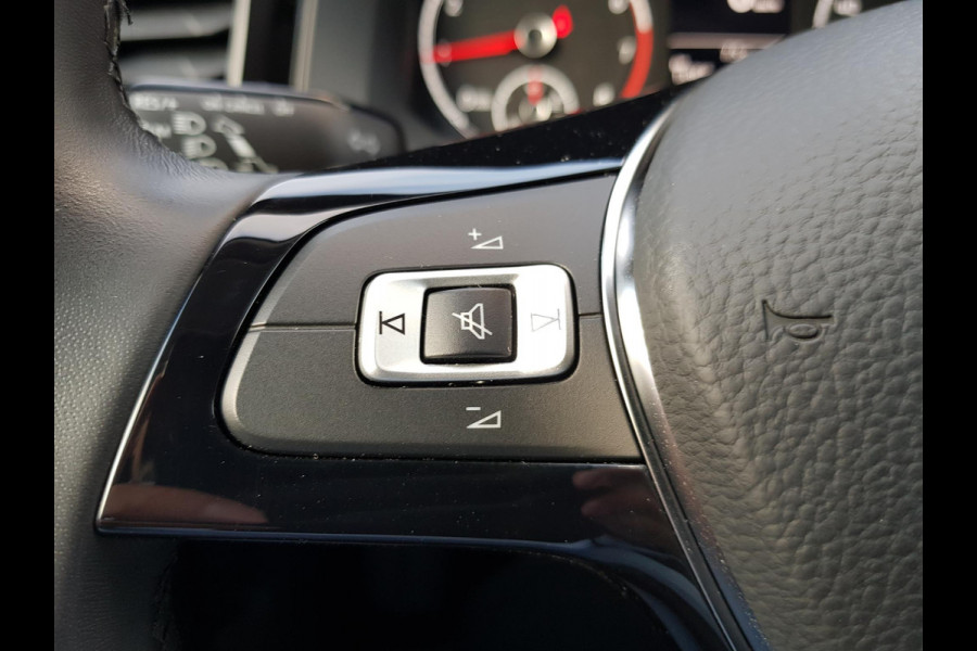 Volkswagen Polo 1.0 TSI DSG Comfortline Navigatie Airco Parkeer Sensoren Stoelverwarming Lichtmetalen Velgen Armsteun Led