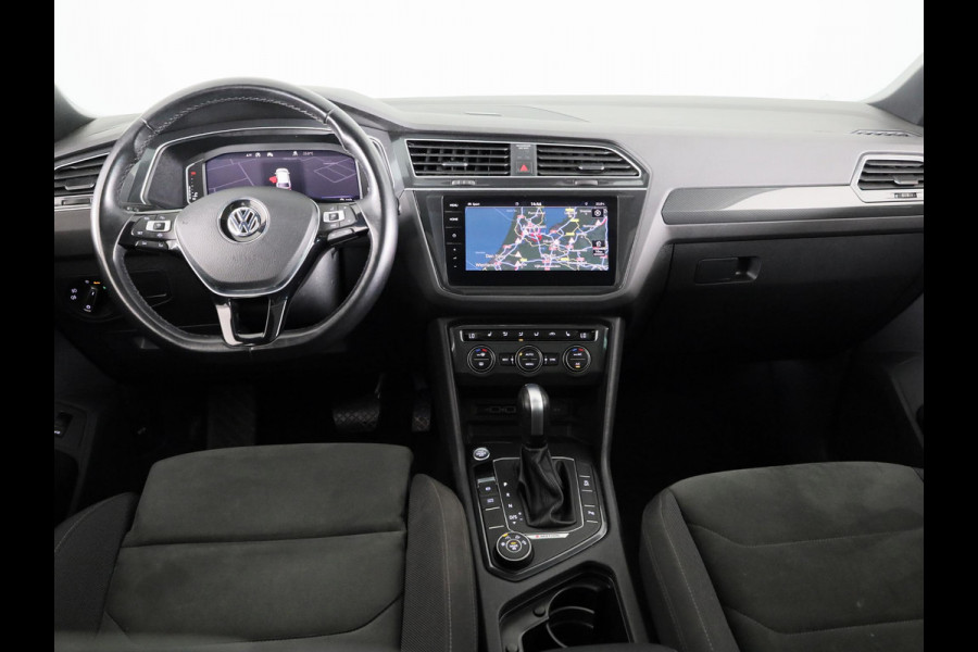 Volkswagen Tiguan 2.0 TSI 4Motion Highline Business R 190 PK | Automaat (DSG) | wegklapbare trekhaak | Panoramadak | Led | Digitaal dashboard
