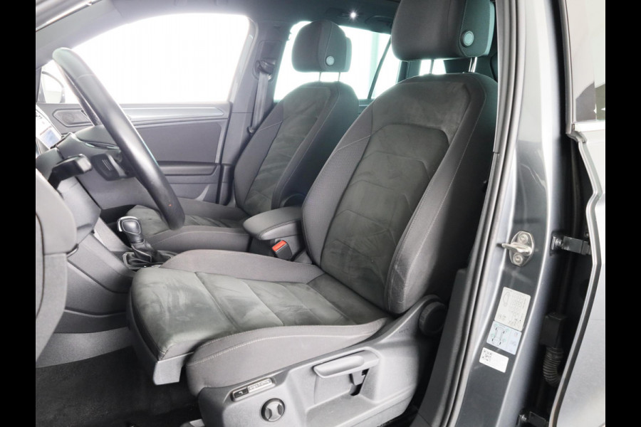 Volkswagen Tiguan 2.0 TSI 4Motion Highline Business R 190 PK | Automaat (DSG) | wegklapbare trekhaak | Panoramadak | Led | Digitaal dashboard