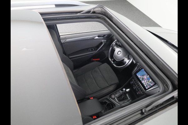 Volkswagen Tiguan 2.0 TSI 4Motion Highline Business R 190 PK | Automaat (DSG) | wegklapbare trekhaak | Panoramadak | Led | Digitaal dashboard