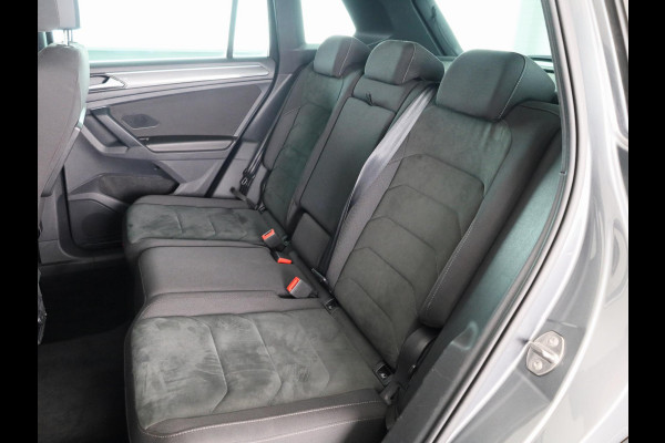 Volkswagen Tiguan 2.0 TSI 4Motion Highline Business R 190 PK | Automaat (DSG) | wegklapbare trekhaak | Panoramadak | Led | Digitaal dashboard