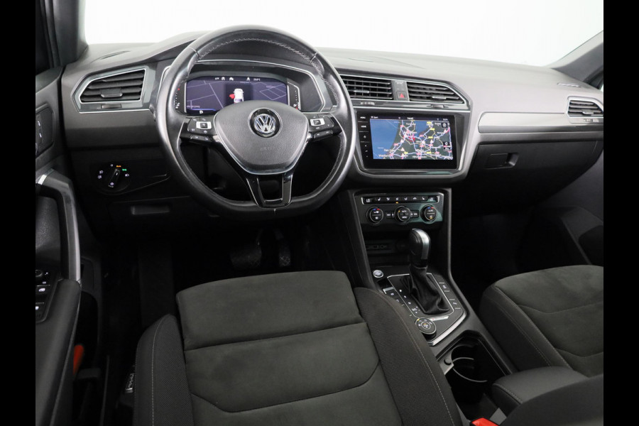 Volkswagen Tiguan 2.0 TSI 4Motion Highline Business R 190 PK | Automaat (DSG) | wegklapbare trekhaak | Panoramadak | Led | Digitaal dashboard
