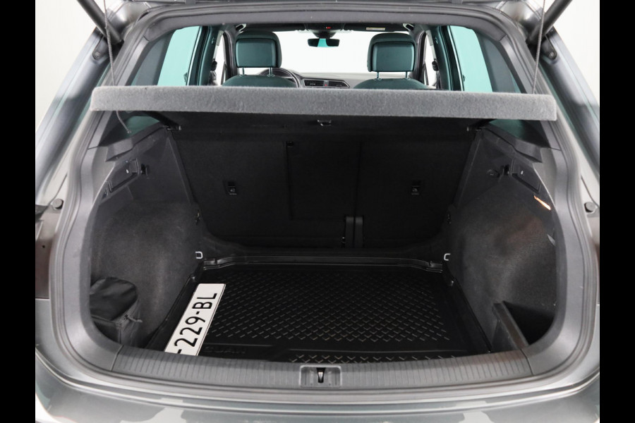 Volkswagen Tiguan 2.0 TSI 4Motion Highline Business R 190 PK | Automaat (DSG) | wegklapbare trekhaak | Panoramadak | Led | Digitaal dashboard