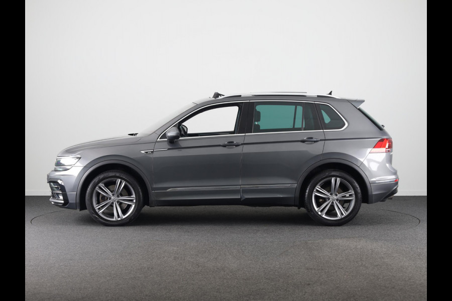 Volkswagen Tiguan 2.0 TSI 4Motion Highline Business R 190 PK | Automaat (DSG) | wegklapbare trekhaak | Panoramadak | Led | Digitaal dashboard