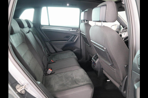 Volkswagen Tiguan 2.0 TSI 4Motion Highline Business R 190 PK | Automaat (DSG) | wegklapbare trekhaak | Panoramadak | Led | Digitaal dashboard