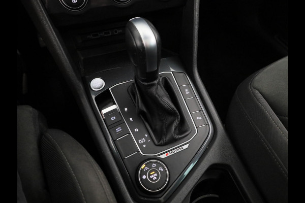 Volkswagen Tiguan 2.0 TSI 4Motion Highline Business R 190 PK | Automaat (DSG) | wegklapbare trekhaak | Panoramadak | Led | Digitaal dashboard