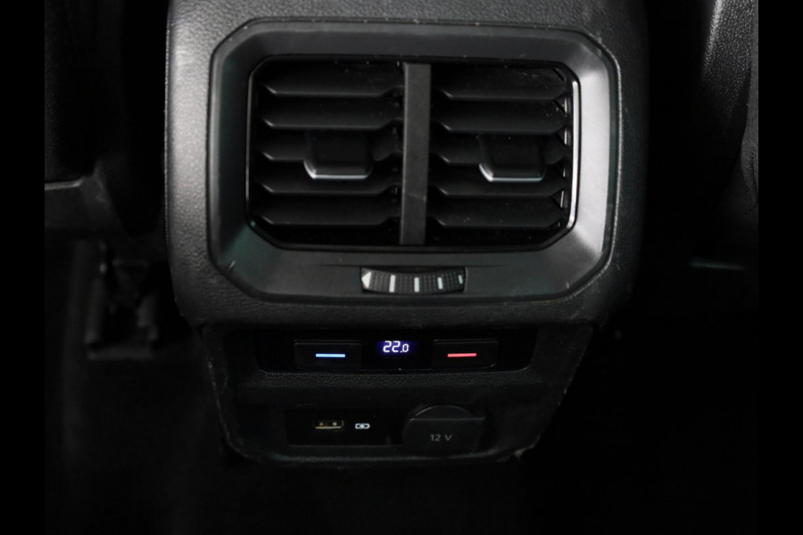 Volkswagen Tiguan 2.0 TSI 4Motion Highline Business R 190 PK | Automaat (DSG) | wegklapbare trekhaak | Panoramadak | Led | Digitaal dashboard