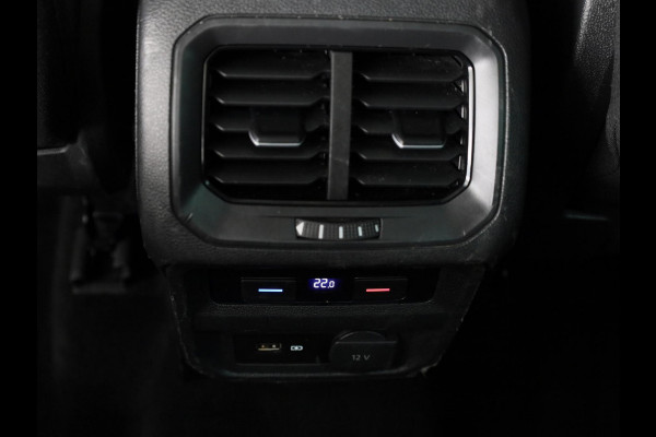 Volkswagen Tiguan 2.0 TSI 4Motion Highline Business R 190 PK | Automaat (DSG) | wegklapbare trekhaak | Panoramadak | Led | Digitaal dashboard