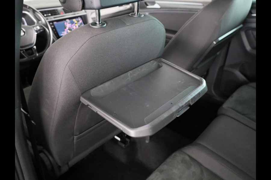 Volkswagen Tiguan 2.0 TSI 4Motion Highline Business R 190 PK | Automaat (DSG) | wegklapbare trekhaak | Panoramadak | Led | Digitaal dashboard