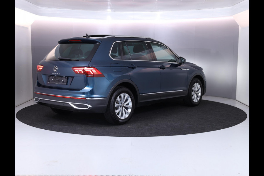 Volkswagen Tiguan 1.5 TSI Elegance 150pk DSG| Pano-dak| El.Trekhaak| 19'LM-velgen/ Alarm