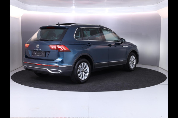 Volkswagen Tiguan 1.5 TSI Elegance 150pk DSG| Pano-dak| El.Trekhaak| 19'LM-velgen/ Alarm