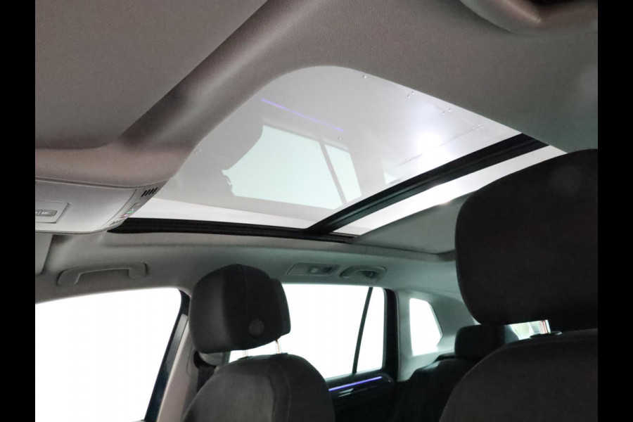 Volkswagen Tiguan 1.5 TSI Elegance 150pk DSG| Pano-dak| El.Trekhaak| 19'LM-velgen/ Alarm
