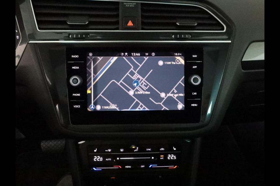 Volkswagen Tiguan 1.5 TSI Elegance 150pk DSG| Pano-dak| El.Trekhaak| 19'LM-velgen/ Alarm