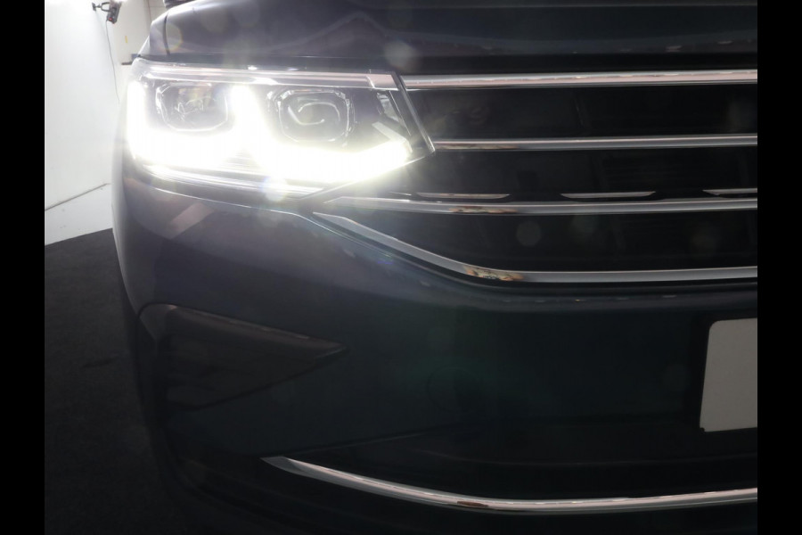 Volkswagen Tiguan 1.5 TSI Elegance 150pk DSG| Pano-dak| El.Trekhaak| 19'LM-velgen/ Alarm
