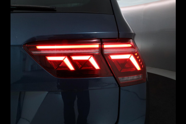 Volkswagen Tiguan 1.5 TSI Elegance 150pk DSG| Pano-dak| El.Trekhaak| 19'LM-velgen/ Alarm