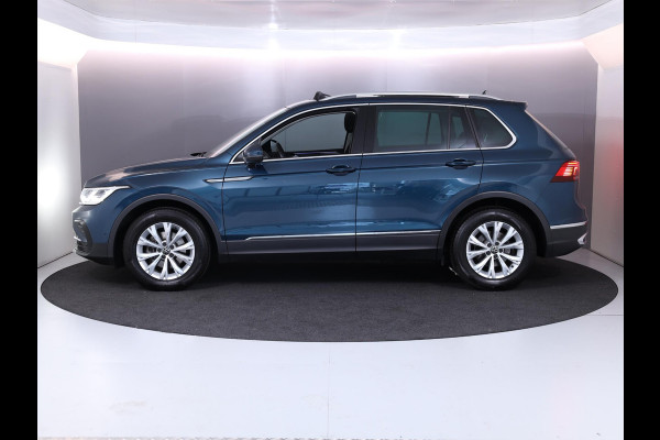 Volkswagen Tiguan 1.5 TSI Elegance 150pk DSG| Pano-dak| El.Trekhaak| 19'LM-velgen/ Alarm