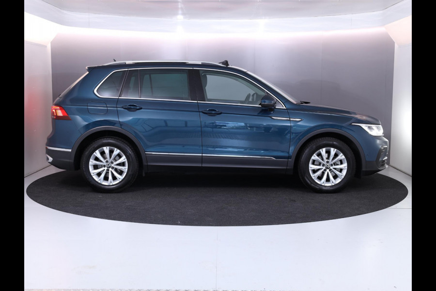 Volkswagen Tiguan 1.5 TSI Elegance 150pk DSG| Pano-dak| El.Trekhaak| 19'LM-velgen/ Alarm
