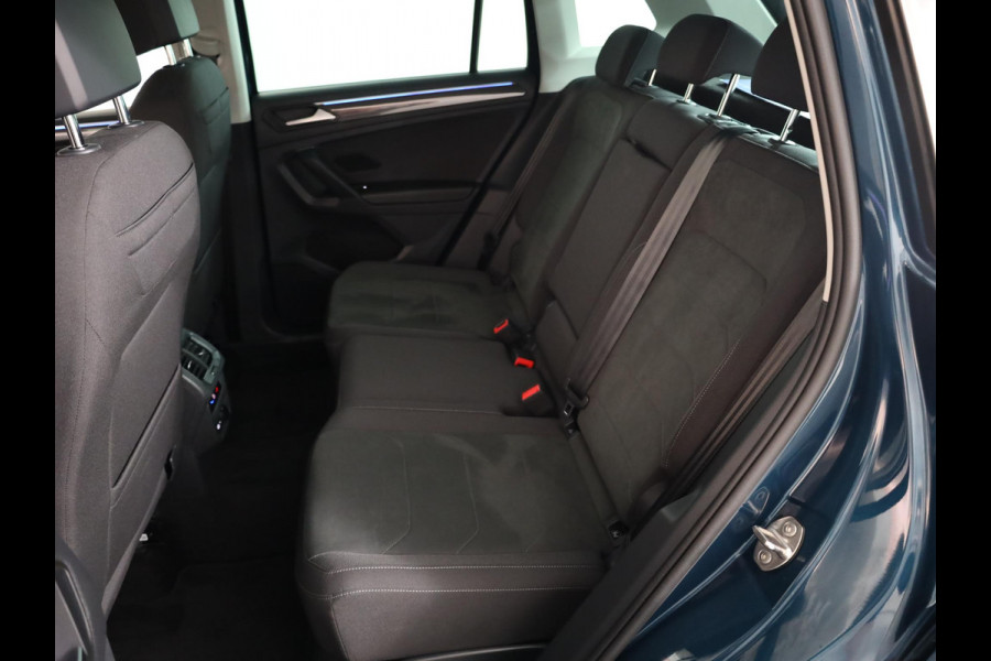 Volkswagen Tiguan 1.5 TSI Elegance 150pk DSG| Pano-dak| El.Trekhaak| 19'LM-velgen/ Alarm