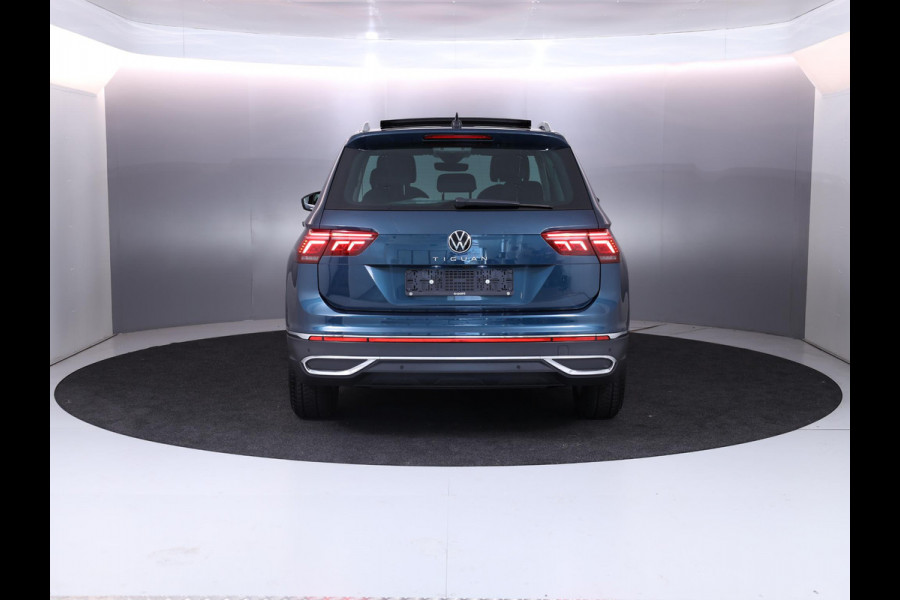 Volkswagen Tiguan 1.5 TSI Elegance 150pk DSG| Pano-dak| El.Trekhaak| 19'LM-velgen/ Alarm