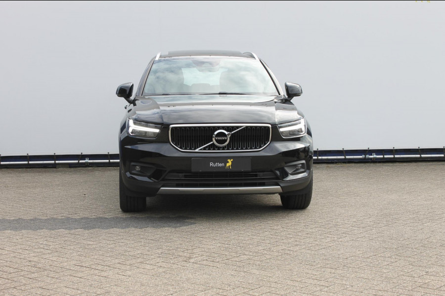 Volvo XC40 T2 129pk automaat Business Pro Adaptieve Cruise Control / Blis / Panoramisch schuif-kanteldak / Semi elektrisch wegklapbare trekhaak / Navigatie / Verwarmbare voorstoelen / Verwarmbare voorruit