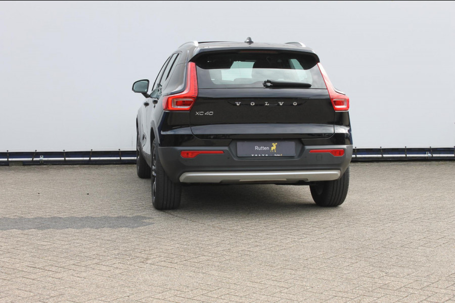 Volvo XC40 T2 129pk automaat Business Pro Adaptieve Cruise Control / Blis / Panoramisch schuif-kanteldak / Semi elektrisch wegklapbare trekhaak / Navigatie / Verwarmbare voorstoelen / Verwarmbare voorruit