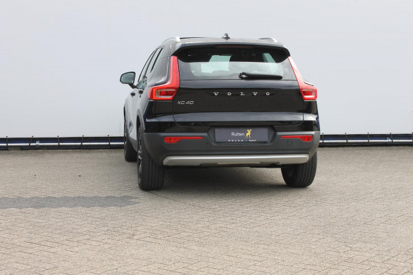 Volvo XC40 T2 129pk automaat Business Pro Adaptieve Cruise Control / Blis / Panoramisch schuif-kanteldak / Semi elektrisch wegklapbare trekhaak / Navigatie / Verwarmbare voorstoelen / Verwarmbare voorruit