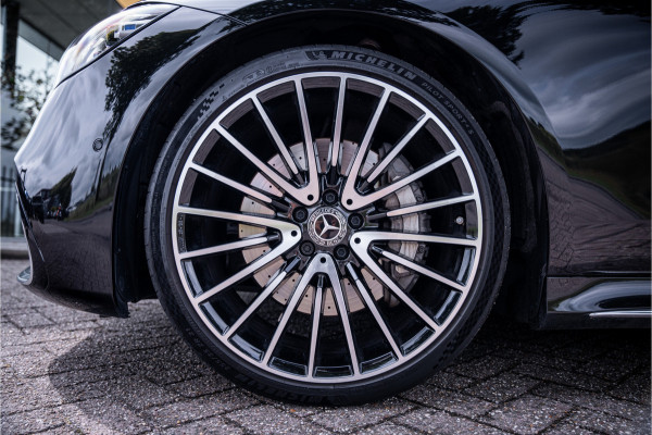Mercedes-Benz S-Klasse 500 4MATIC Lang AMG Line ** Achterasbesturing ** Panodak ** HUD ** Burmester Premium Plus ** 21inch ** Ventilatie ** Massage