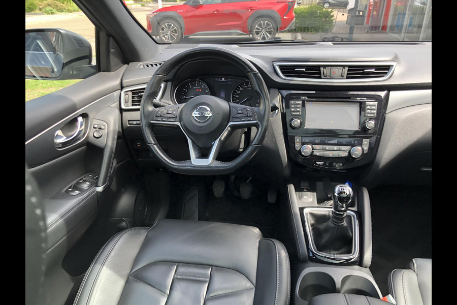 Nissan QASHQAI 1.2 DIG-T Tekna+ | Eerste eigenaar, Trekhaak, Bose, 360 Camera, Leer, Stoelverwarming, LED, Panoramadak, Navigatie