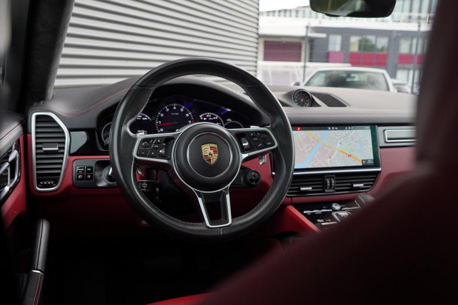 Porsche Cayenne Coupé 3.0 / Pano / 18-Voudig / NL Auto / Incl BTW / 22'' / Sportuitlaat