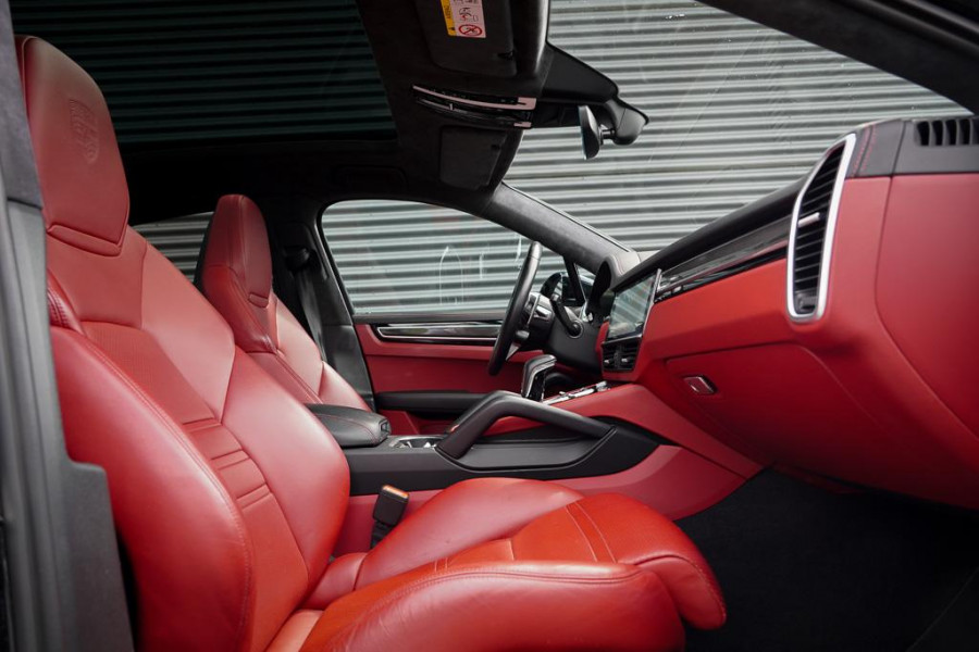 Porsche Cayenne Coupé 3.0 / Pano / 18-Voudig / NL Auto / Incl BTW / 22'' / Sportuitlaat