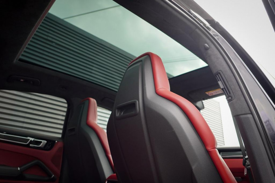 Porsche Cayenne Coupé 3.0 / Pano / 18-Voudig / NL Auto / Incl BTW / 22'' / Sportuitlaat