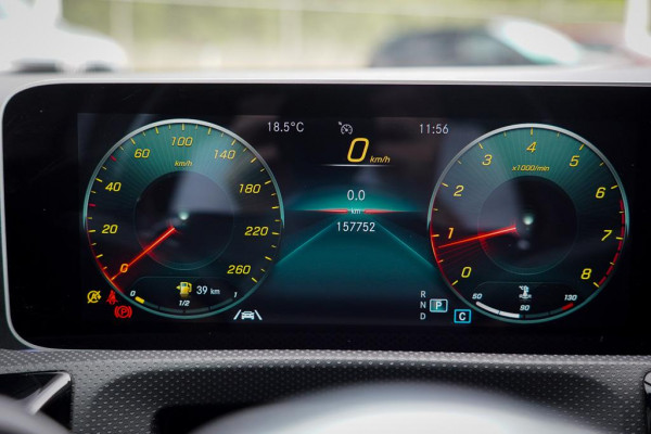 Mercedes-Benz A-Klasse 200 Business Solution AMG / Pano / Stoelverwarming