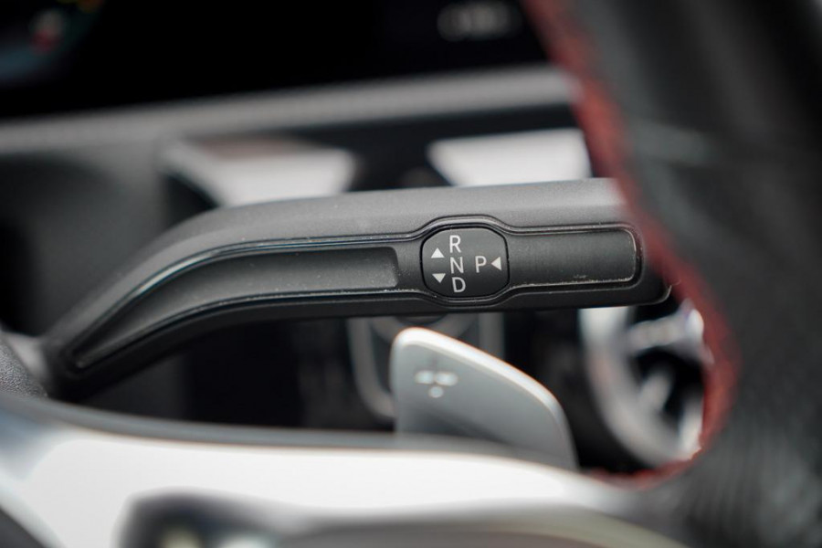Mercedes-Benz A-Klasse 200 Business Solution AMG / Pano / Stoelverwarming