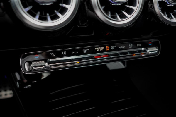 Mercedes-Benz A-Klasse 200 Business Solution AMG / Pano / Stoelverwarming
