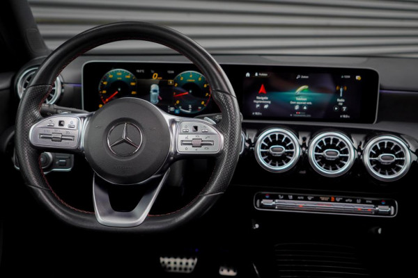 Mercedes-Benz A-Klasse 200 Business Solution AMG / Pano / Stoelverwarming