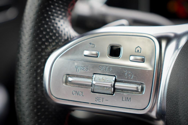 Mercedes-Benz A-Klasse 200 Business Solution AMG / Pano / Stoelverwarming