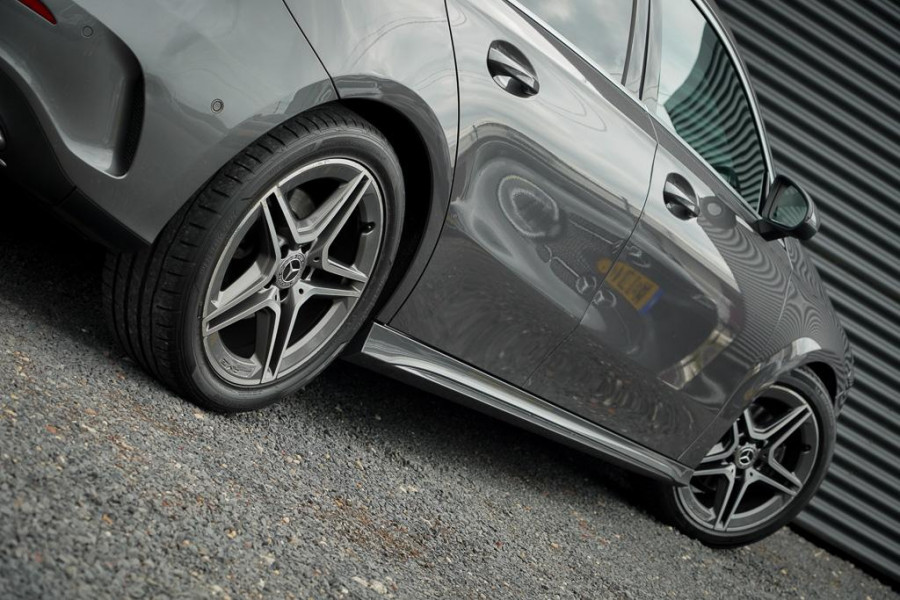 Mercedes-Benz A-Klasse 200 Business Solution AMG / Pano / Stoelverwarming