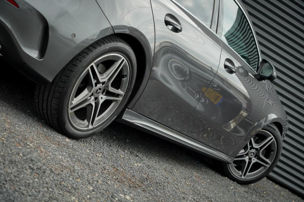 Mercedes-Benz A-Klasse 200 Business Solution AMG / Pano / Stoelverwarming