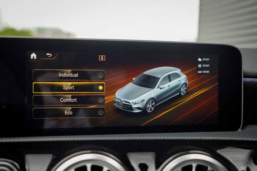 Mercedes-Benz A-Klasse 200 Business Solution AMG / Pano / Stoelverwarming