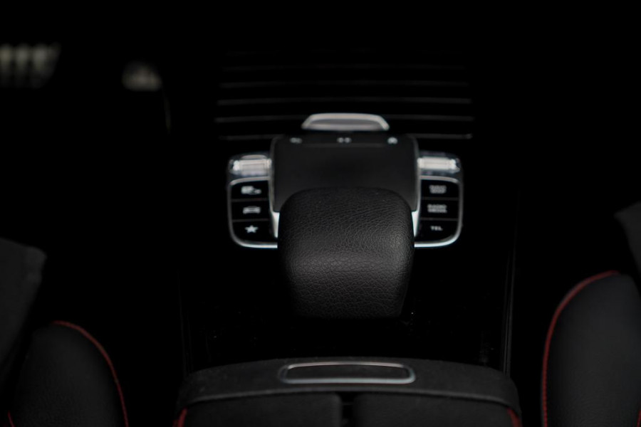 Mercedes-Benz A-Klasse 200 Business Solution AMG / Pano / Stoelverwarming