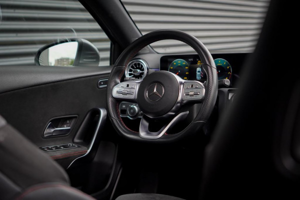 Mercedes-Benz A-Klasse 200 Business Solution AMG / Pano / Stoelverwarming