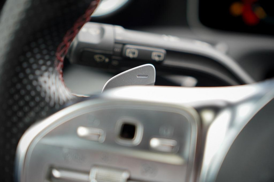 Mercedes-Benz A-Klasse 200 Business Solution AMG / Pano / Stoelverwarming